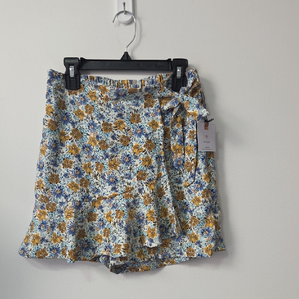 Originality Floral Wrap Shorts
